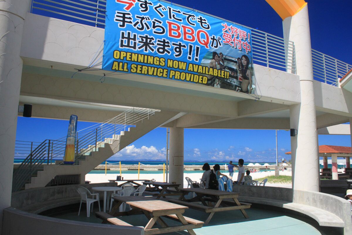 美々ビーチいとまん 日陰（管理棟の1F）