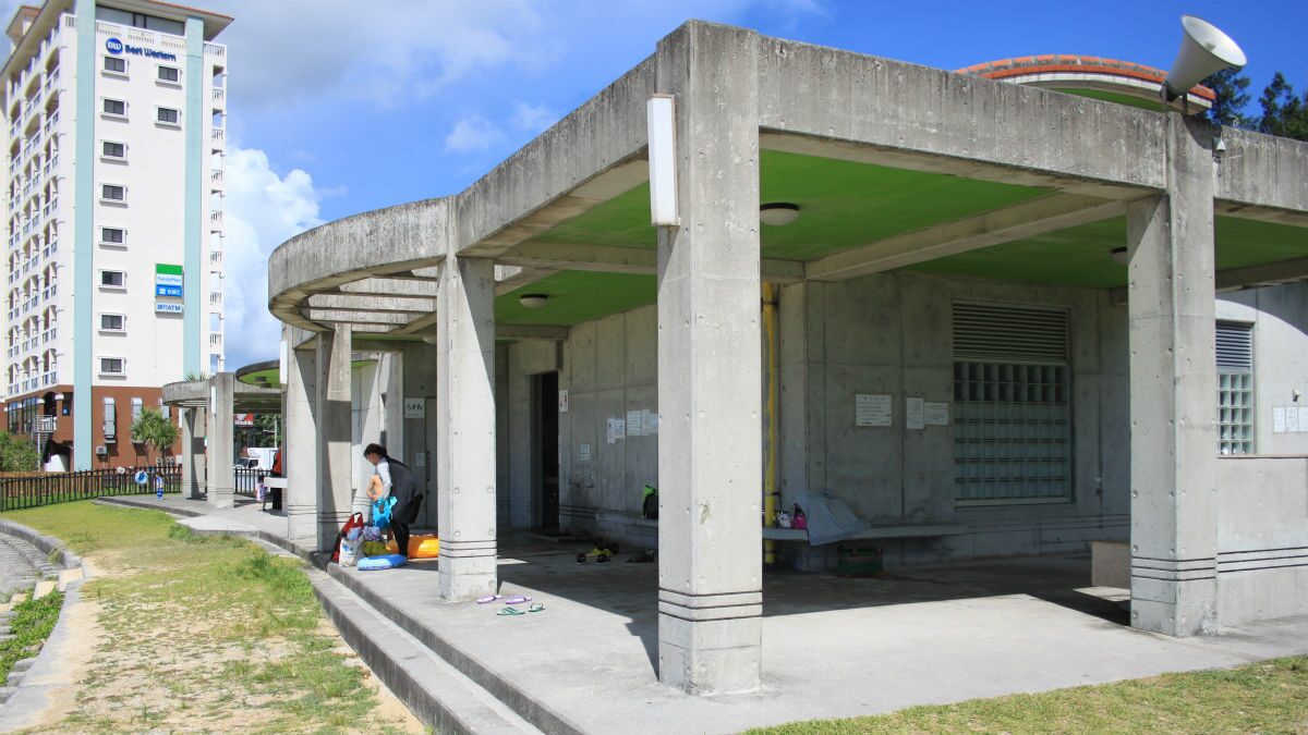 幸喜ビーチ トイレ、足洗い場、シャワー、洗い場