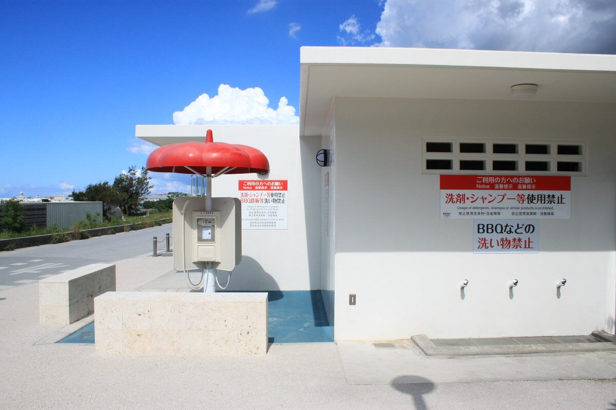瀬長ビーチ トイレ、シャワー、足洗い場、更衣室